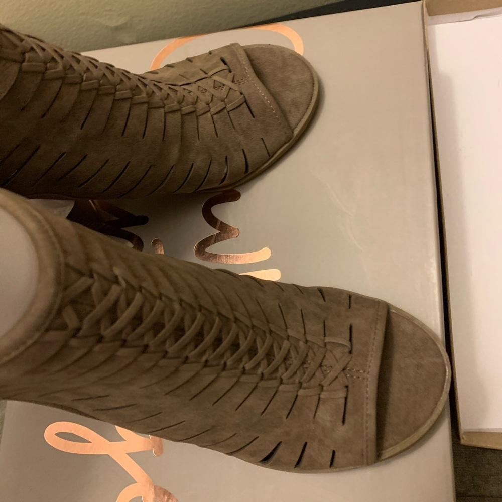 Heels - Picture 5 of 5